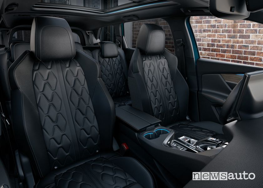 Abitacolo SUV 7 posti nuovo Peugeot 5008