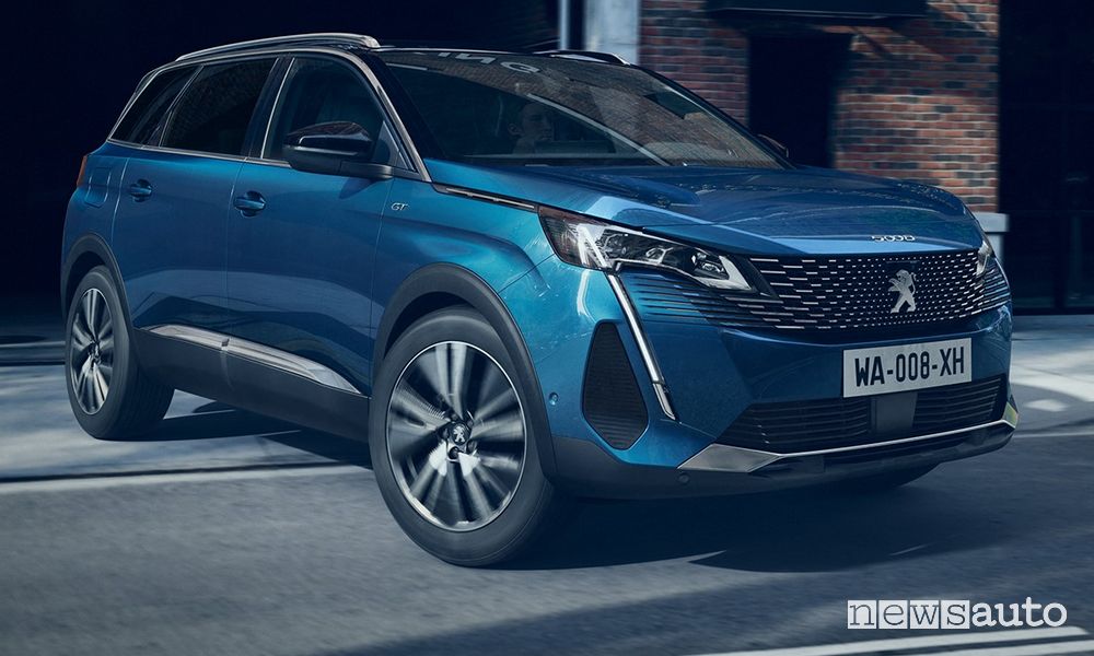Vista di profilo nuovo Peugeot 5008 GT