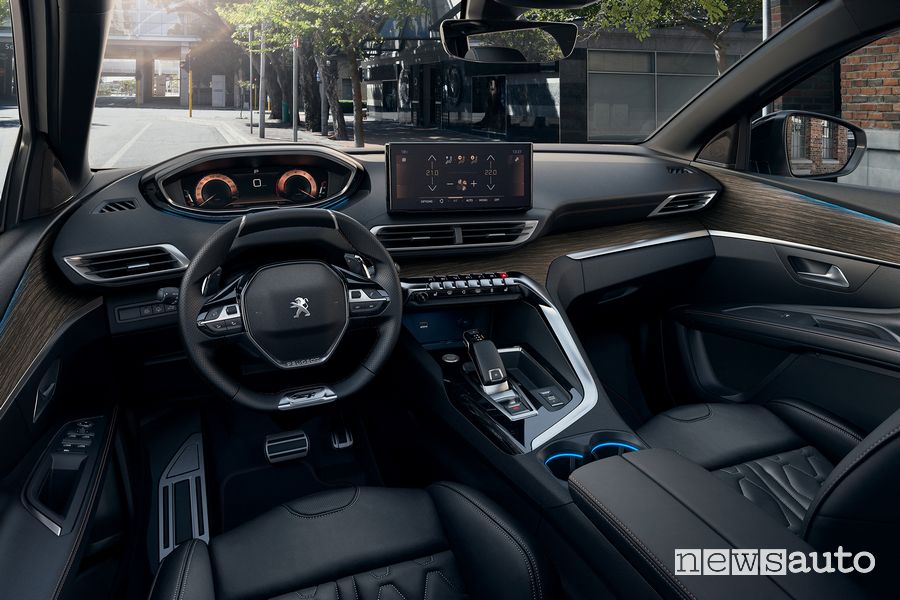 Volante i-Cockpit abitacolo nuovo Peugeot 5008