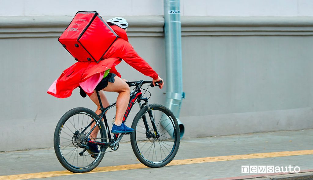 Rider Food delivery in bici