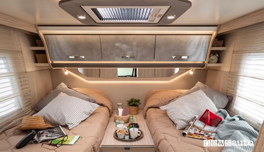 Zona notte del motorhome Magnum di Elnagh "70 Anniversary Edition".
