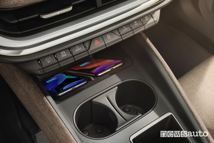 Vano ricarica wireless smartphone abitacolo Škoda Enyaq iV