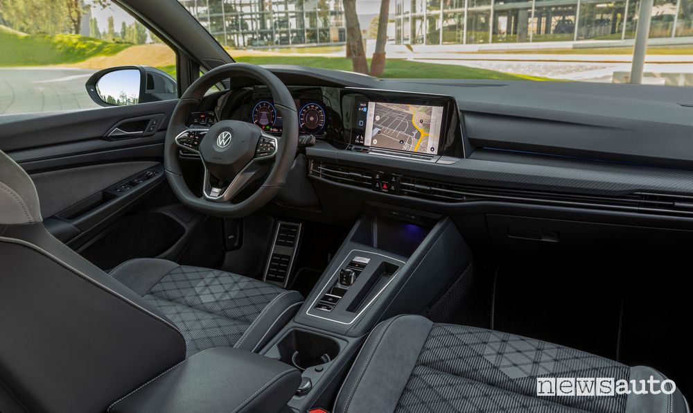 Navigatore abitacolo Volkswagen Golf 1.5 eTSI MHEV
