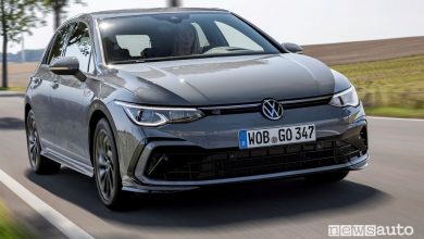 Vista di profilo Volkswagen Golf 1.5 eTSI MHEV