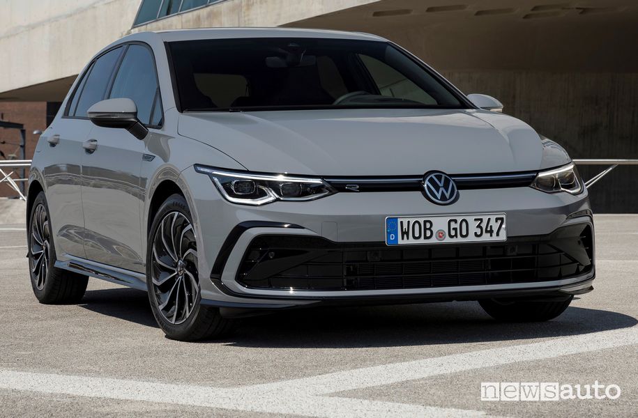Vista anteriore Volkswagen Golf 1.5 eTSI MHEV