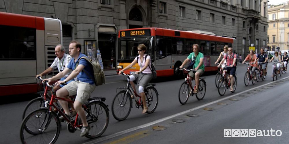 circolazione delle biciclette anche sulle strade riservate ai mezzi del trasporto pubblico