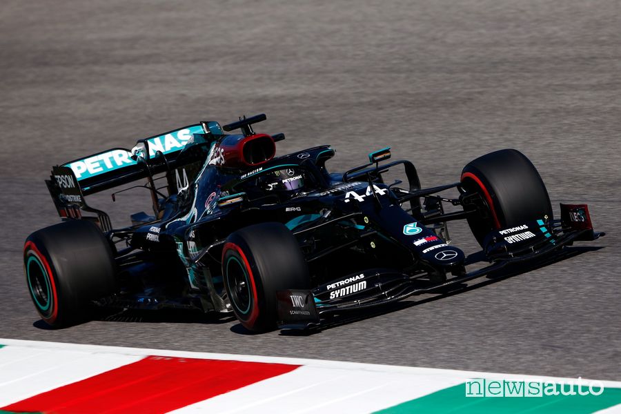 Lewis Hamilton con il tempo di 1'15"144 ha fatto segnare il record della pista del Mugello