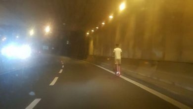 Monopattino in autostrada, follia sull'A24 Roma l'Aquila
