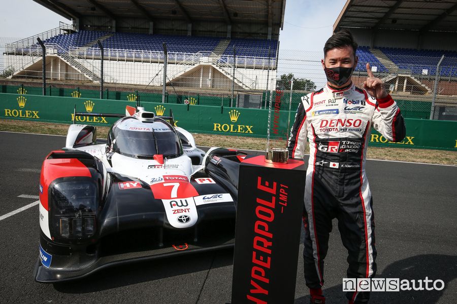 Kamui Kobayashi festeggia l'hyperpole alla 24 Ore di Le Mans 2020