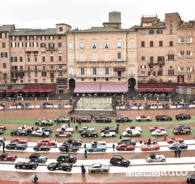 Mille Miglia 2020 a Siena, in Piazza del Campo