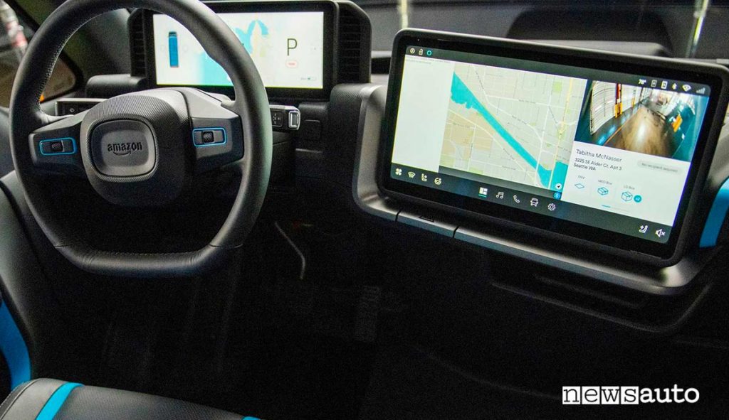 Abitacolo Amazon Delivery Van by Rivian che serve anche per la navigazione e la consegna degli ordini