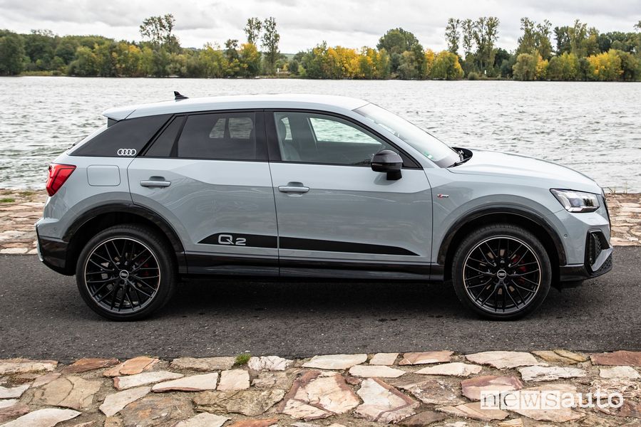 Vista laterale Audi Q2