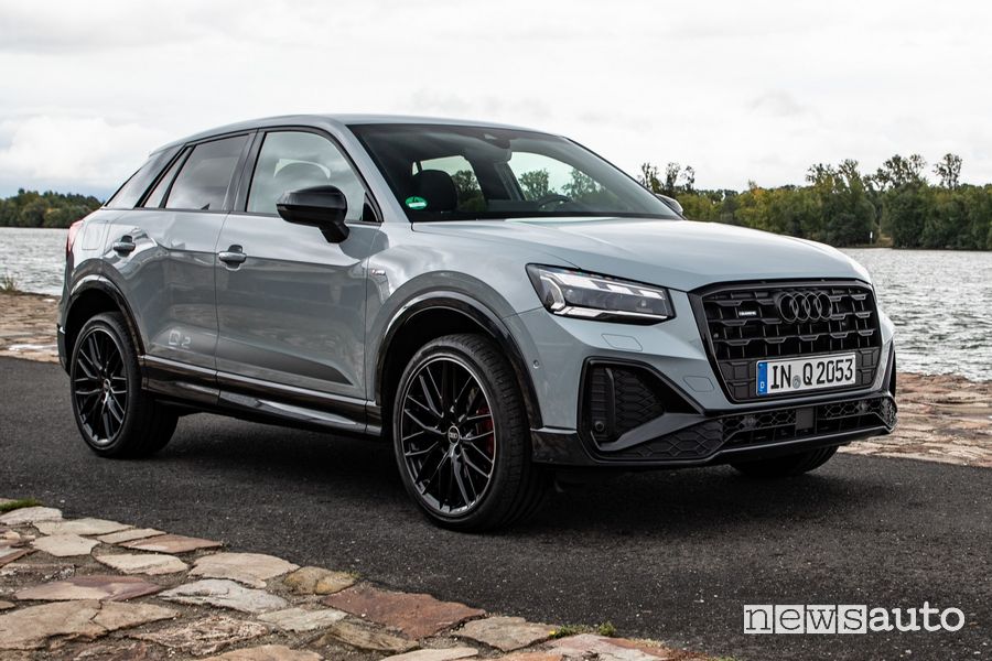Vista di profilo Audi Q2