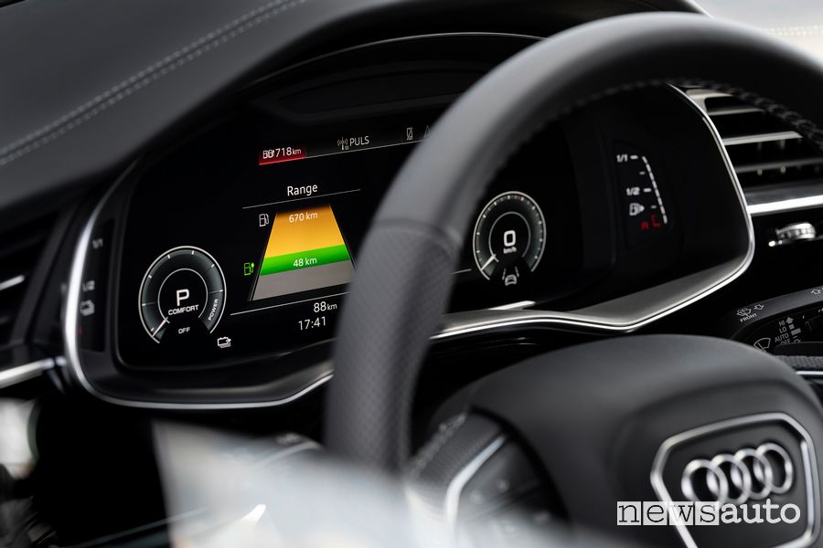 Info autonomia quadro strumenti Audi Q8 TFSI e quattro