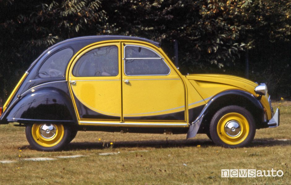 Vista laterale Citroën 2 CV Charleston bicolore Giallo Hélios e Nero