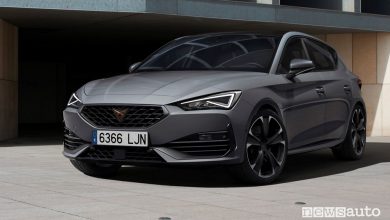 Vista di profilo Cupra Leon eHybrid