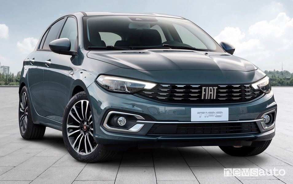 Vista di profilo nuova Fiat Tipo Life