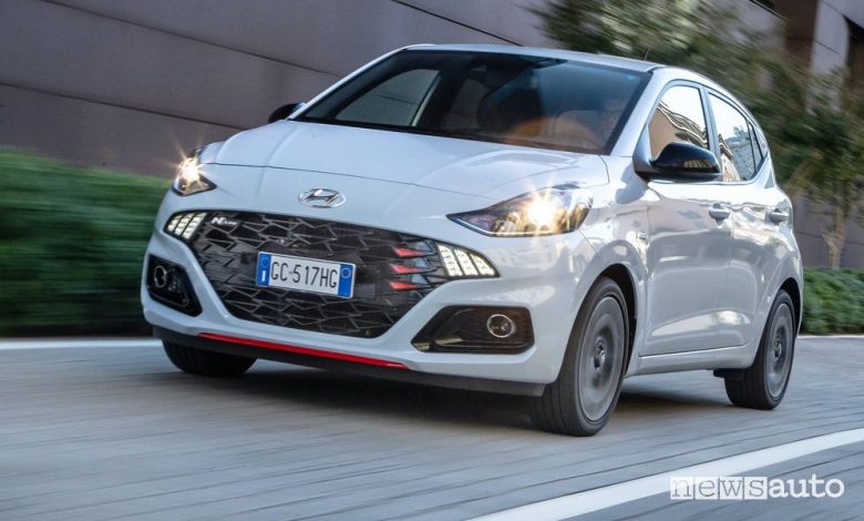 Vista di profilo Hyundai i10 N Line
