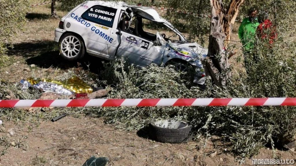 Renault Clio Williams coinvolta nell'incidente mortale al rally in Sicilia dove ha perso la vita il navigatore