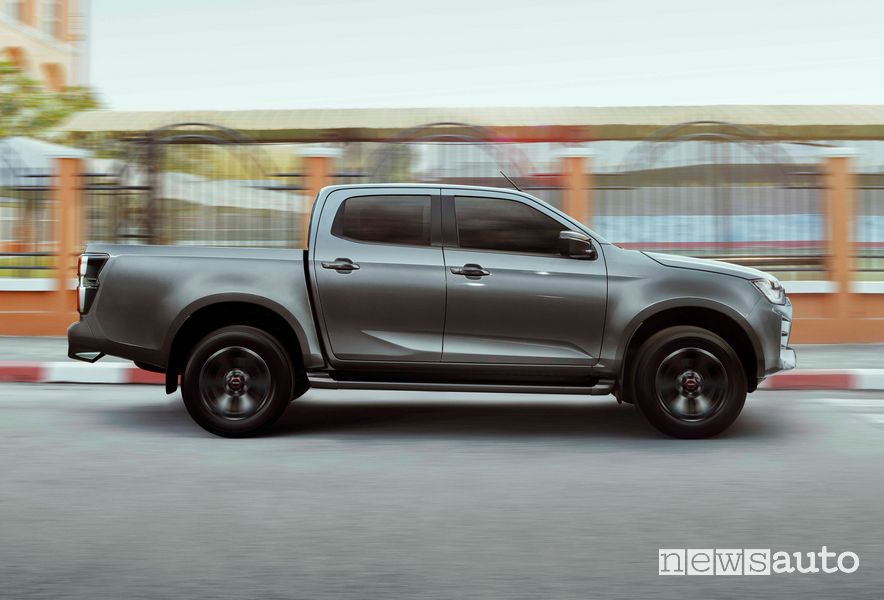 Vista laterale Isuzu D-Max N60