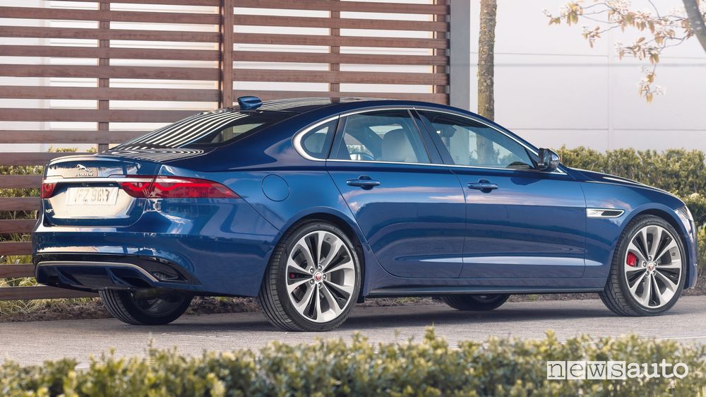 Vista posteriore nuova Jaguar XF