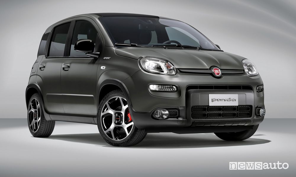 Vista di profilo nuova Fiat Panda Sport