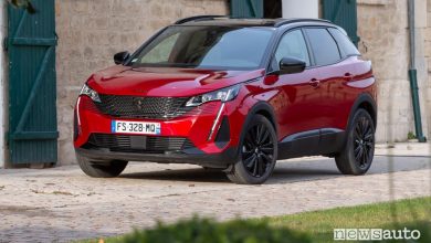 Vista di profilo Peugeot 3008 Black Pack