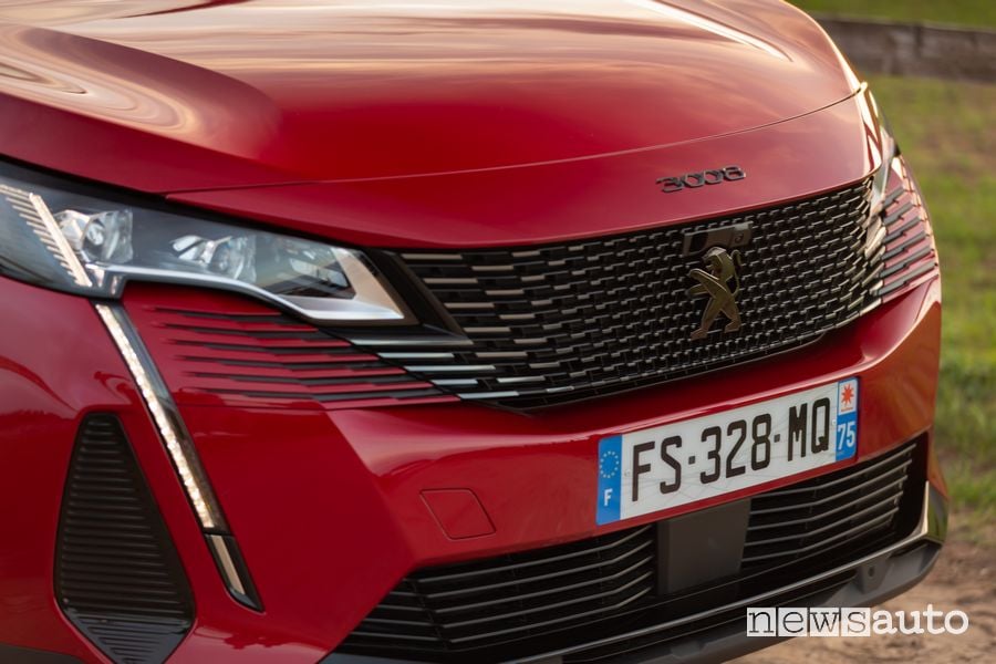 Paraurti e fari anteriori Peugeot 3008 Black Pack