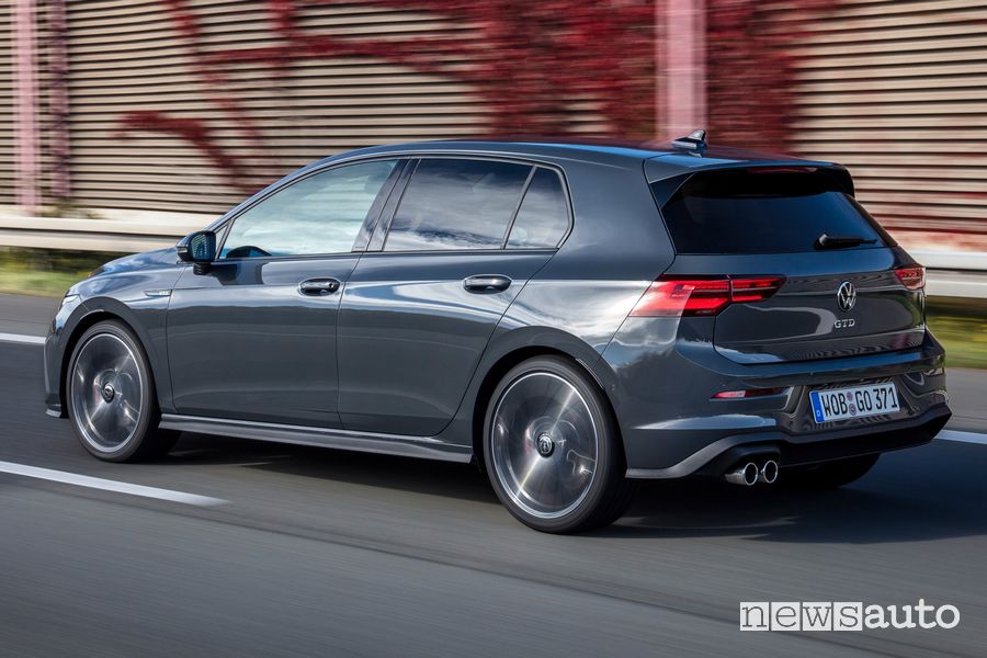 Vista posteriore Volkswagen Golf 8 GTD