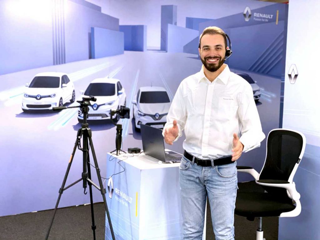 Il consulente E-xpert del Virtual Showroom di Renault specializzato nella gamma elettrica ed elettrificata 