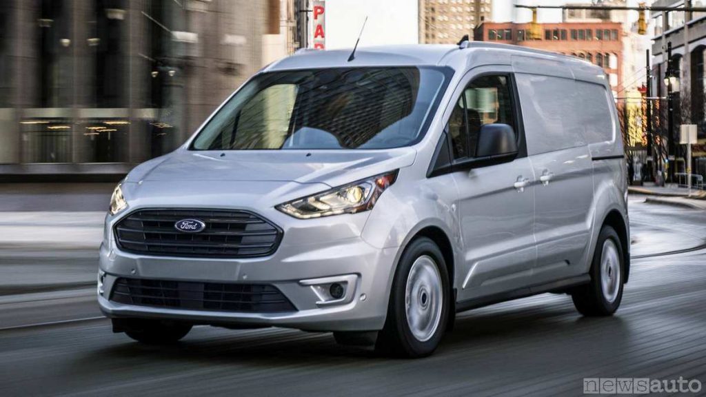 Per guidare un furgone da 1 tonnellata è sufficiente la patente B (Ford Transit Connect)
