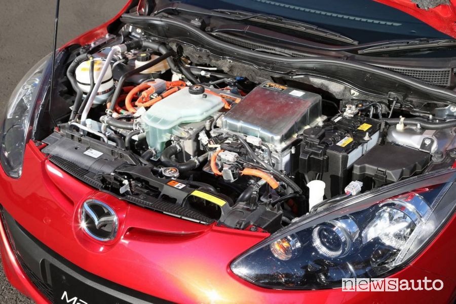 Vano motore prototipo Mazda 2 EV Range Extender