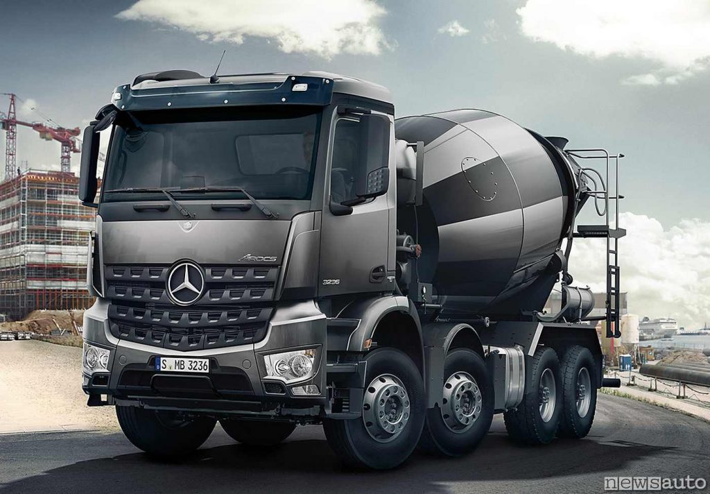 La betoniera montata su un Actros Mercedes