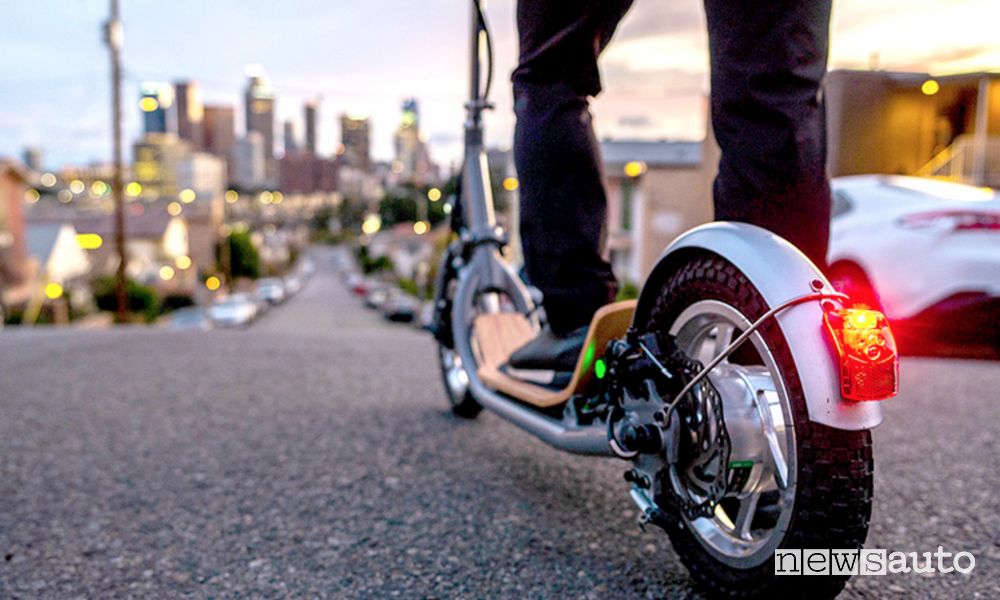 Regole monopattini? Ci sono monopattini elettrici truccati. Nella foto freno a disco monopattino