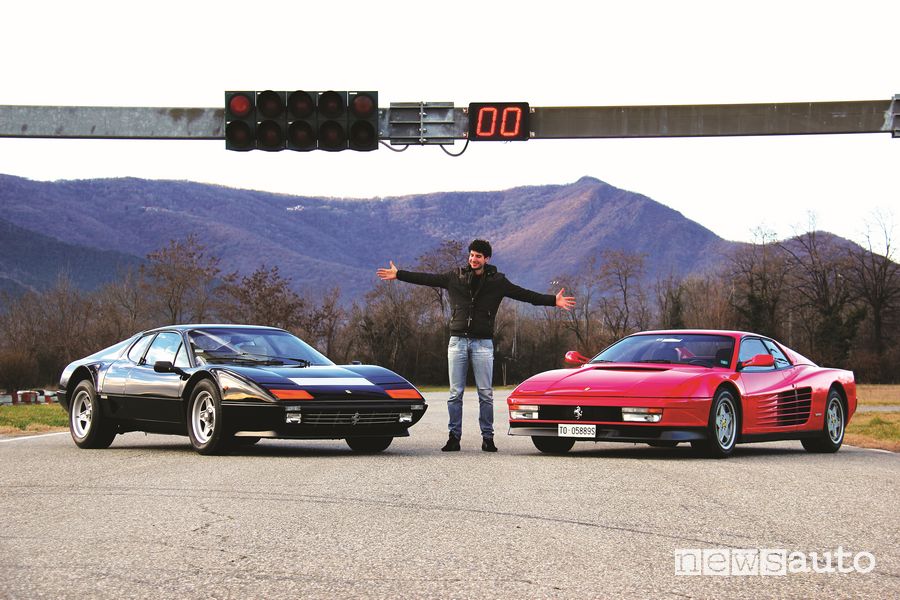 Davide Cironi fra la Ferrari 512 BB ed una Testarossa
