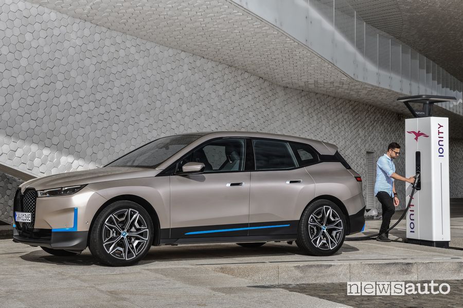BMW iX ricarica rapida Ionity