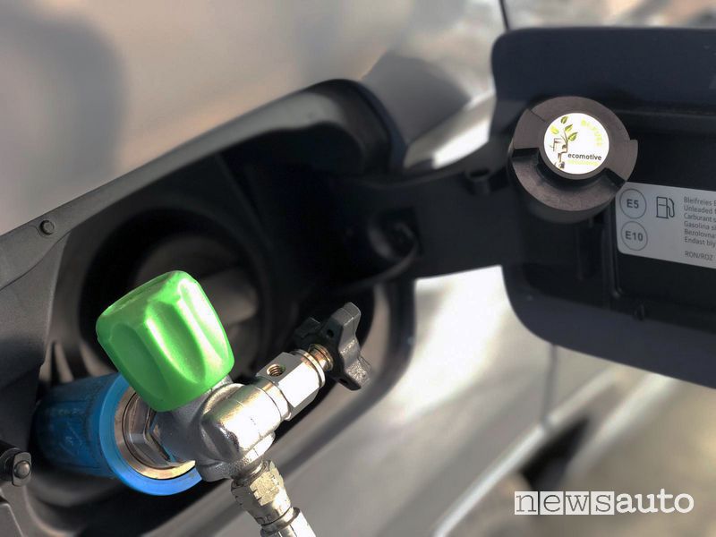 Presa rifornimento metano Cupra Ateca Limited Edition dual fuel benzina metano
