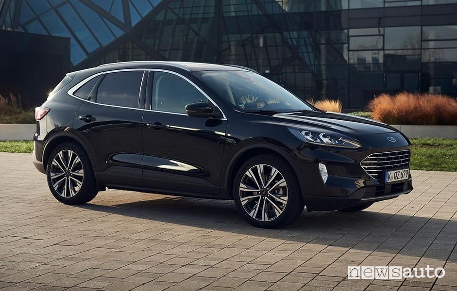 nuova Ford Kuga con la trazione integrale intelligente (AWD)