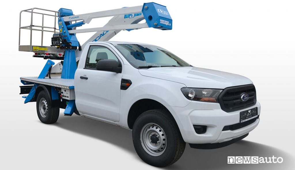 Ford Ranger chassis cab da cantiere, allestito con una piattaforma aerea
