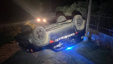 Patente ritirata, con la ruspa contro la Jeep dei Carabinieri