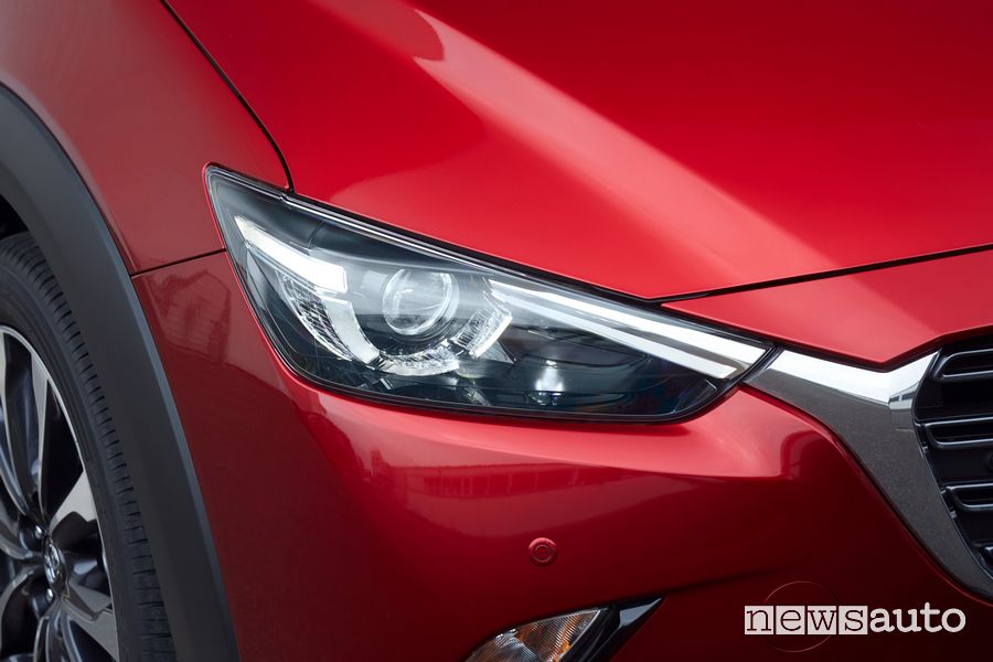 Faro anteriore Mazda CX-3 2021 Soul Red Crystal