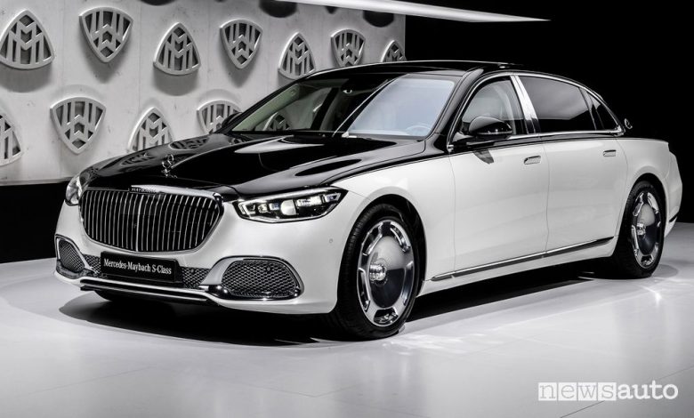 Vista di profilo Mercedes Maybach Classe S