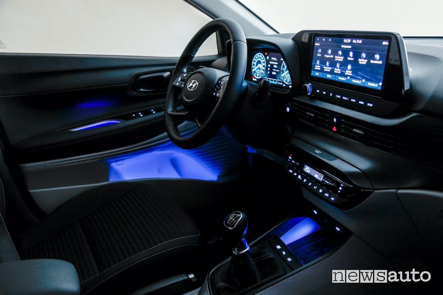 Luci ambiente blu abitacolo nuova Hyundai i20