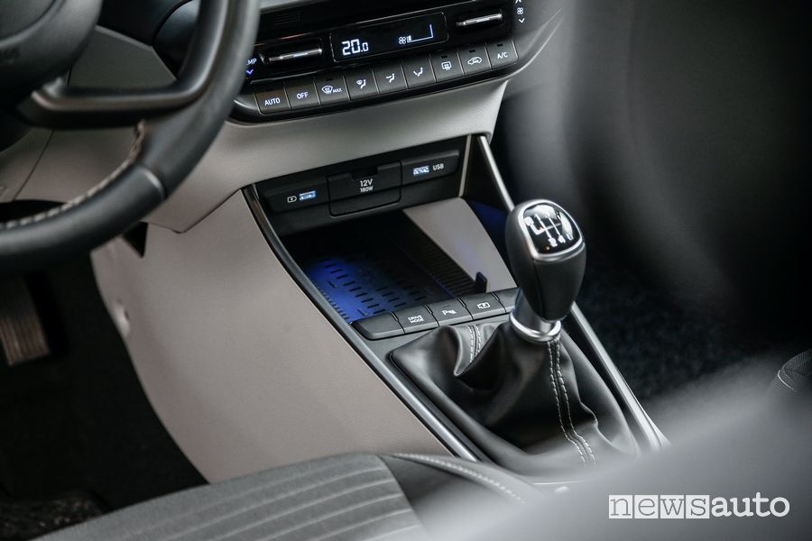 Leva cambio manuale 6 rapporti abitacolo nuova Hyundai i20
