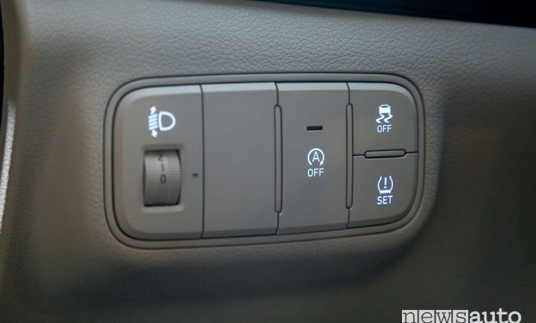 Tasti regolazione fari, disattivazione Start/Stop, ESP, TPMS penumatici nuova Hyundai i20