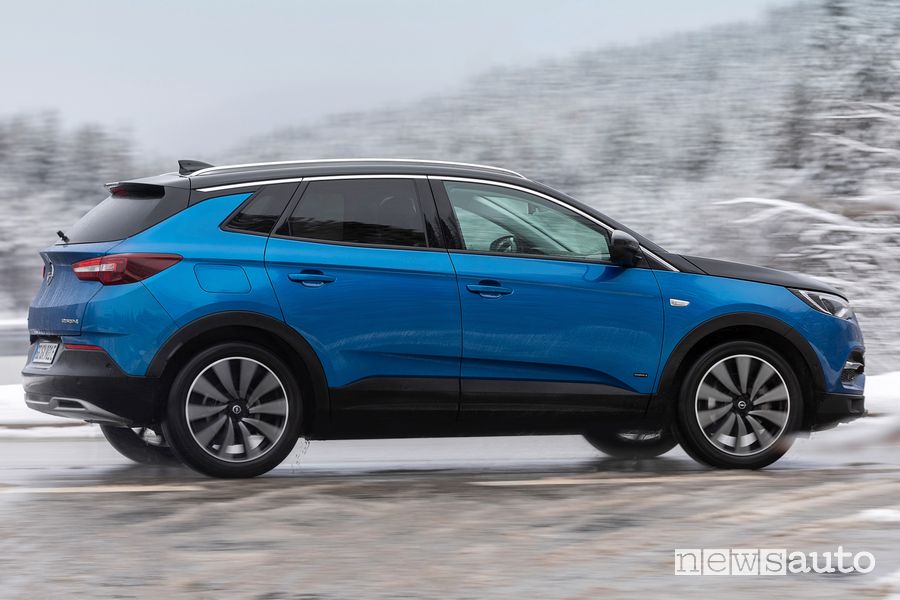 Opel Grandland X allestimenti Design Line ed Elegance