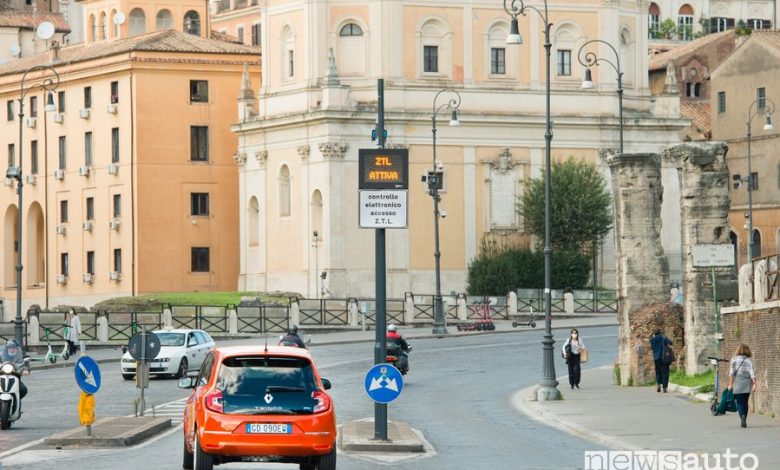 Renault Twingo Electric serie speciale Vibes a Roma ingresso nella ZTL