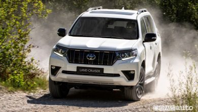 Frontale Toyota Land Cruiser 2021 sullo sterrato