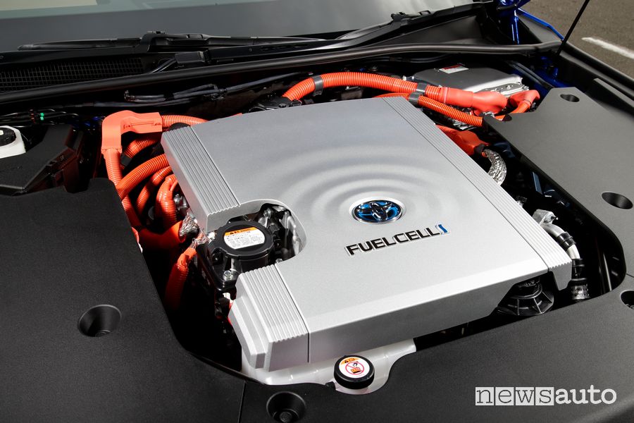 Vano motore fuel cell idrogeno nuova Toyota Mirai
