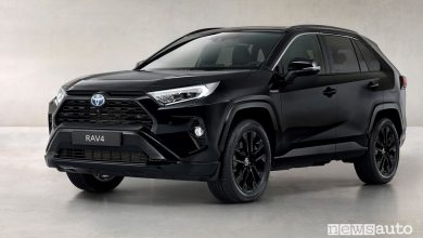 Vista di profilo Toyota Rav4 Hybrid Black Edition
